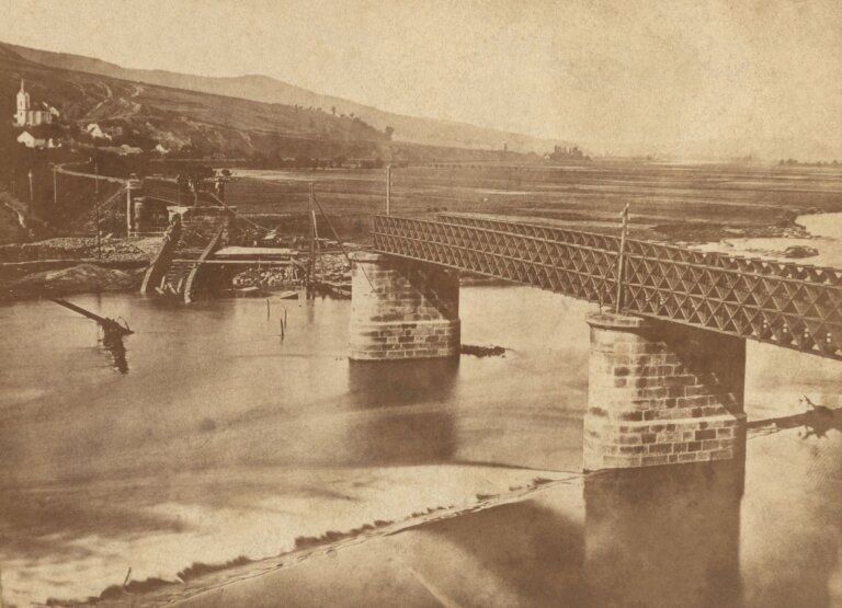 Zřícený most po povodni, Mokropsy, 1872.
Laskavě poskytnuto ze Sbírky Scheufler.